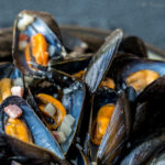 Moules aux asperges et lard fumés - stylisme culinaire Youcookme