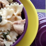 Farfalles au poulet, crème d'oignon et coriandre - stylisme culinaire Youcookme